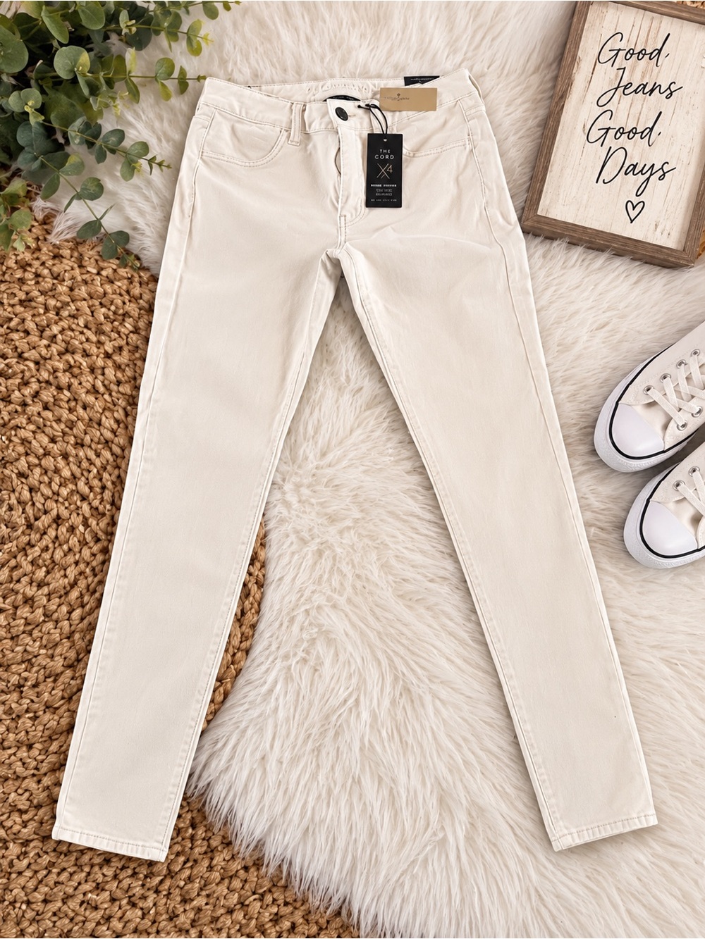 American Eagle AEO CORD X4 Power Fit 360° Jeans – Size 6 women’s